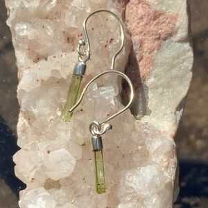 GREEN TOURMALINE CRYSTAL 925 STERLING SILVER EARRINGS